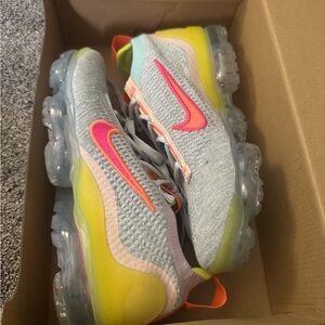 Used Air Vapor Max Women Shoes Size 8